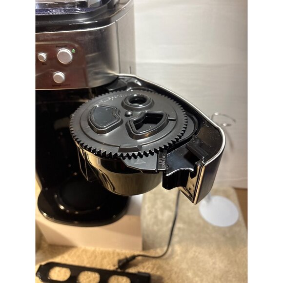 Cuisinart Fully Automatic Burr Grind & Brew Coffee Maker DGB-950BC - Picture 11 of 16